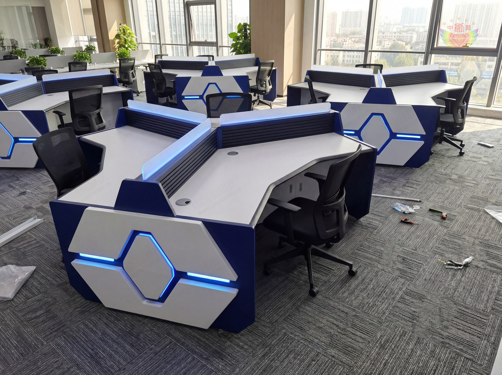 非对称流线型监控操作台效果图