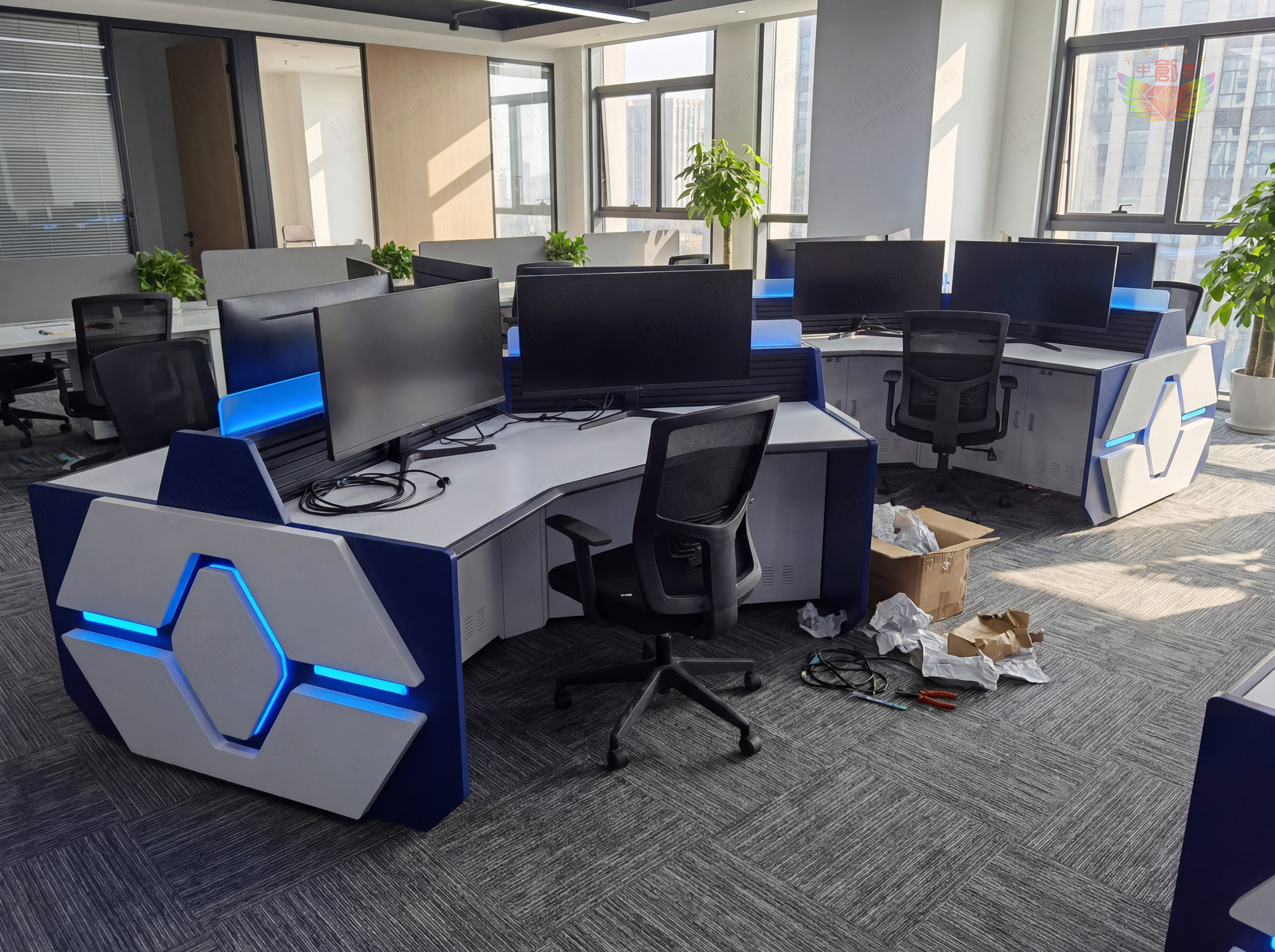非对称流线型监控操作台款式图