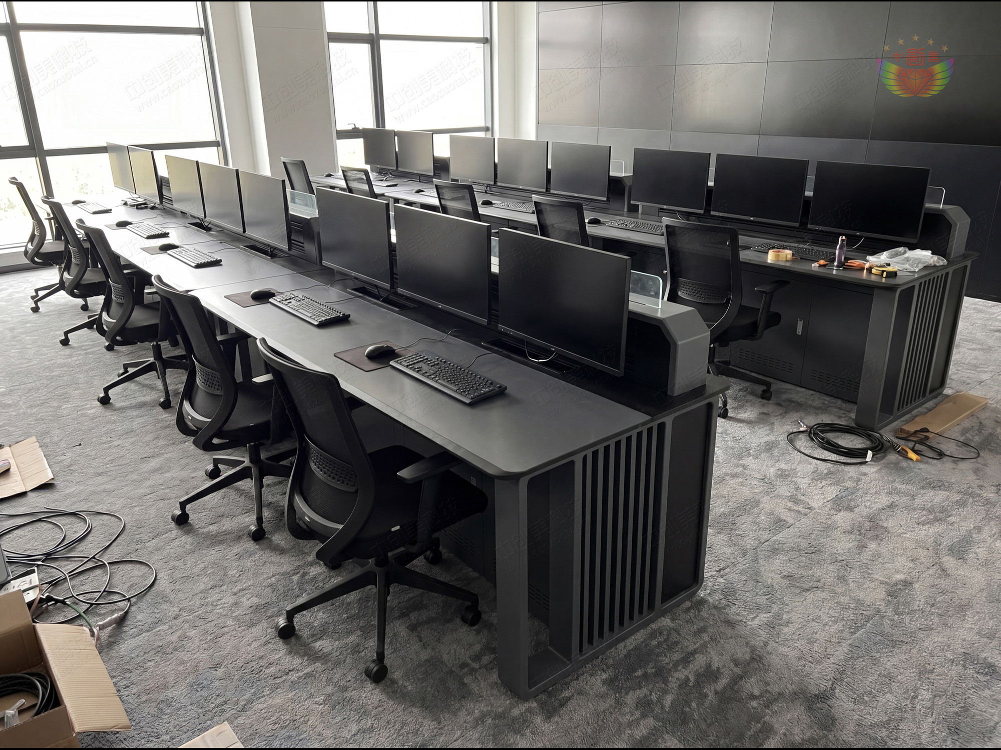 新一代科技风监控操作台款式图