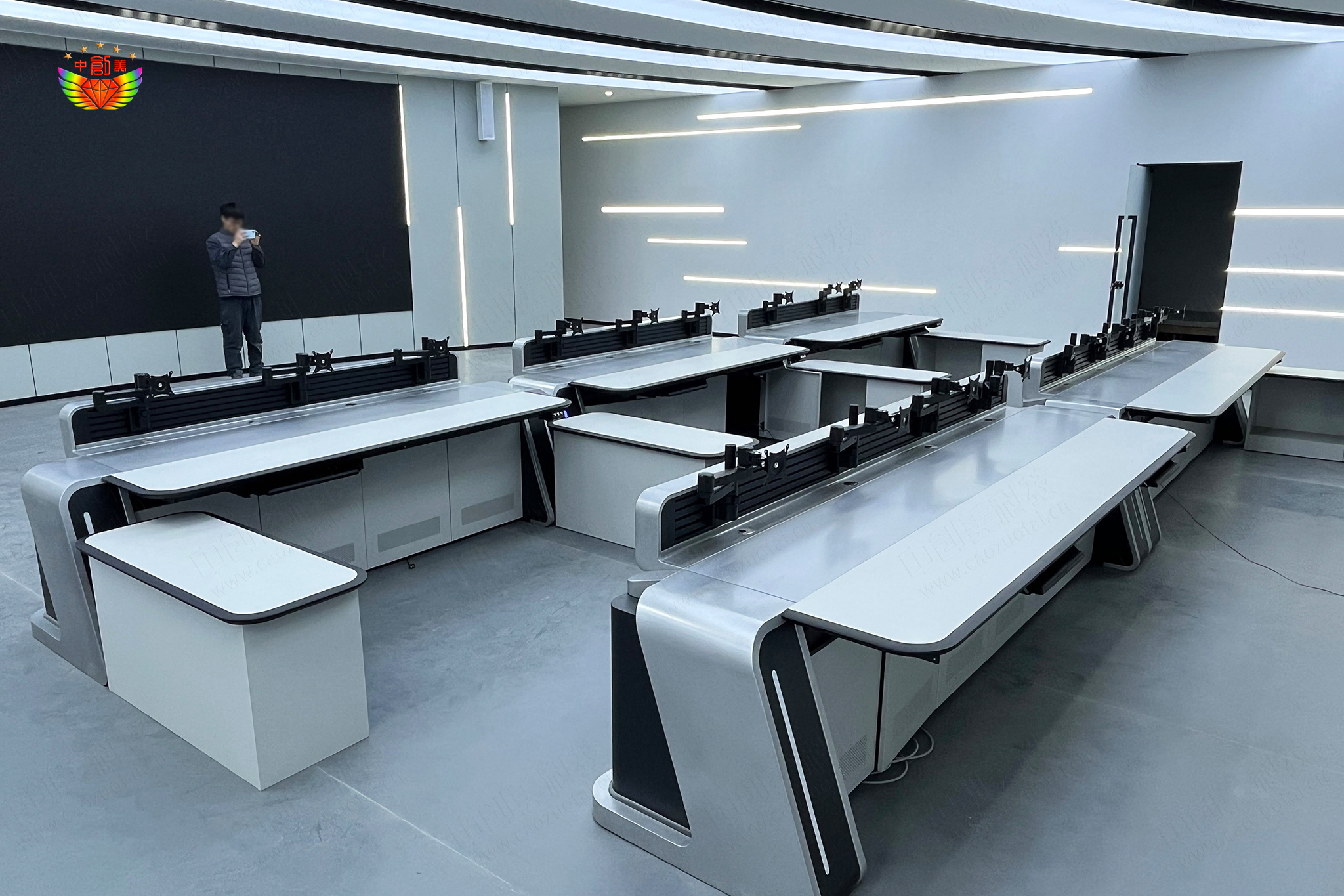 监控操作台照片