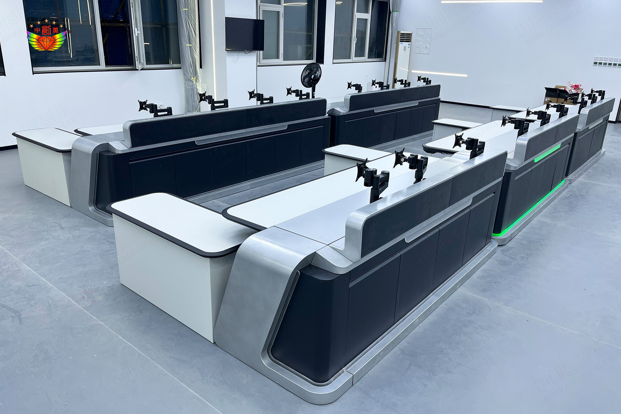 指挥中心监控操作台照片