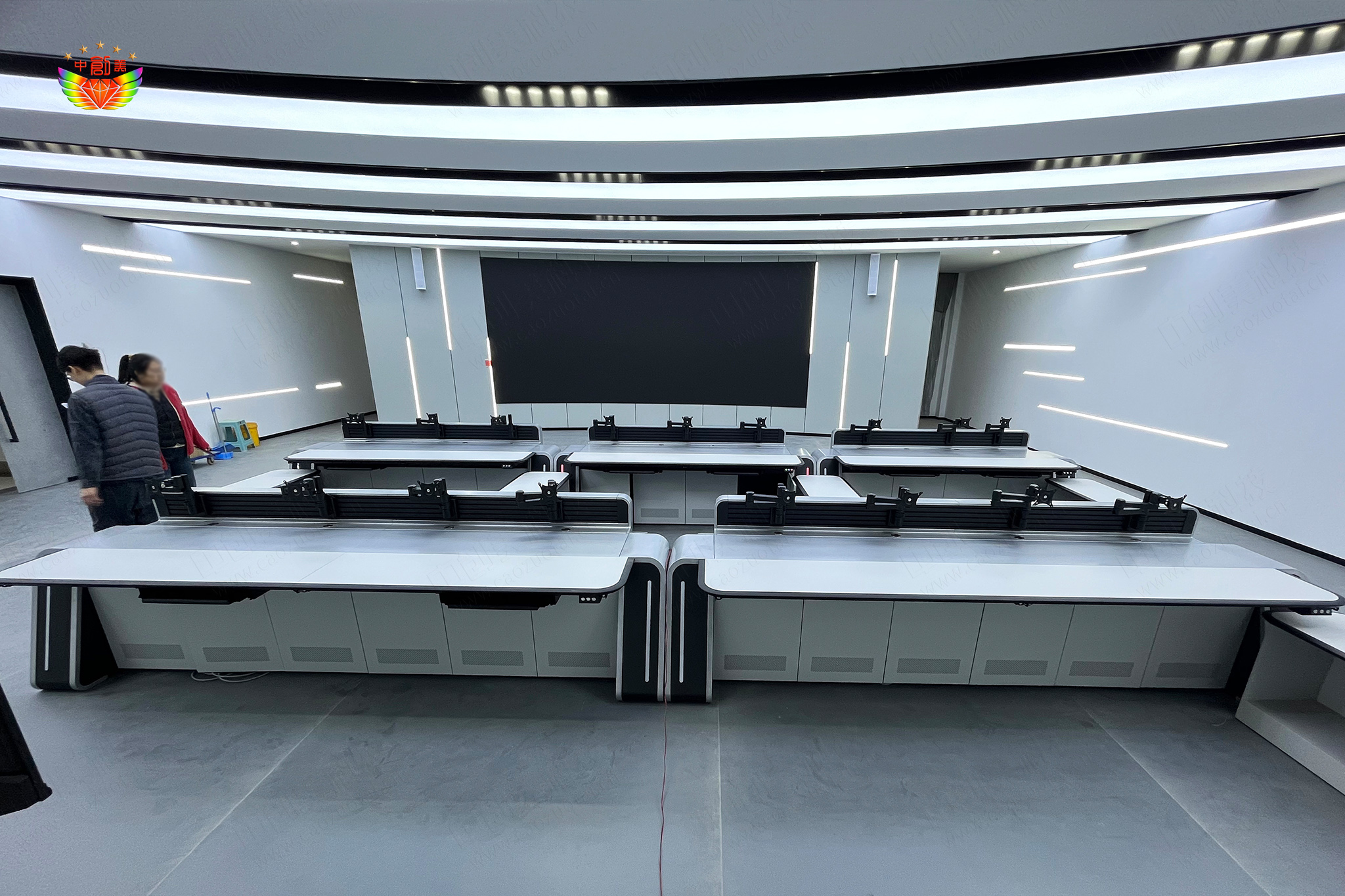 智慧城市指挥中心监控操作台照片