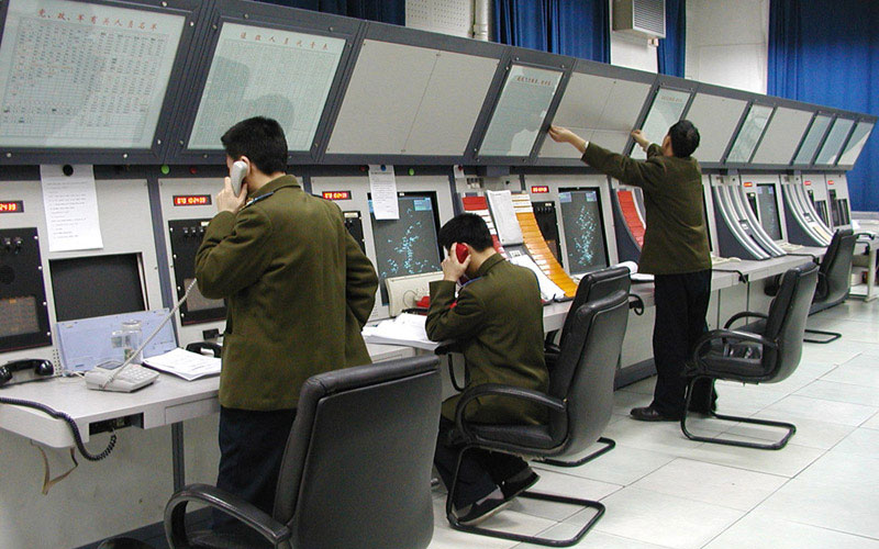 某空军机场作战值班室控制台图片