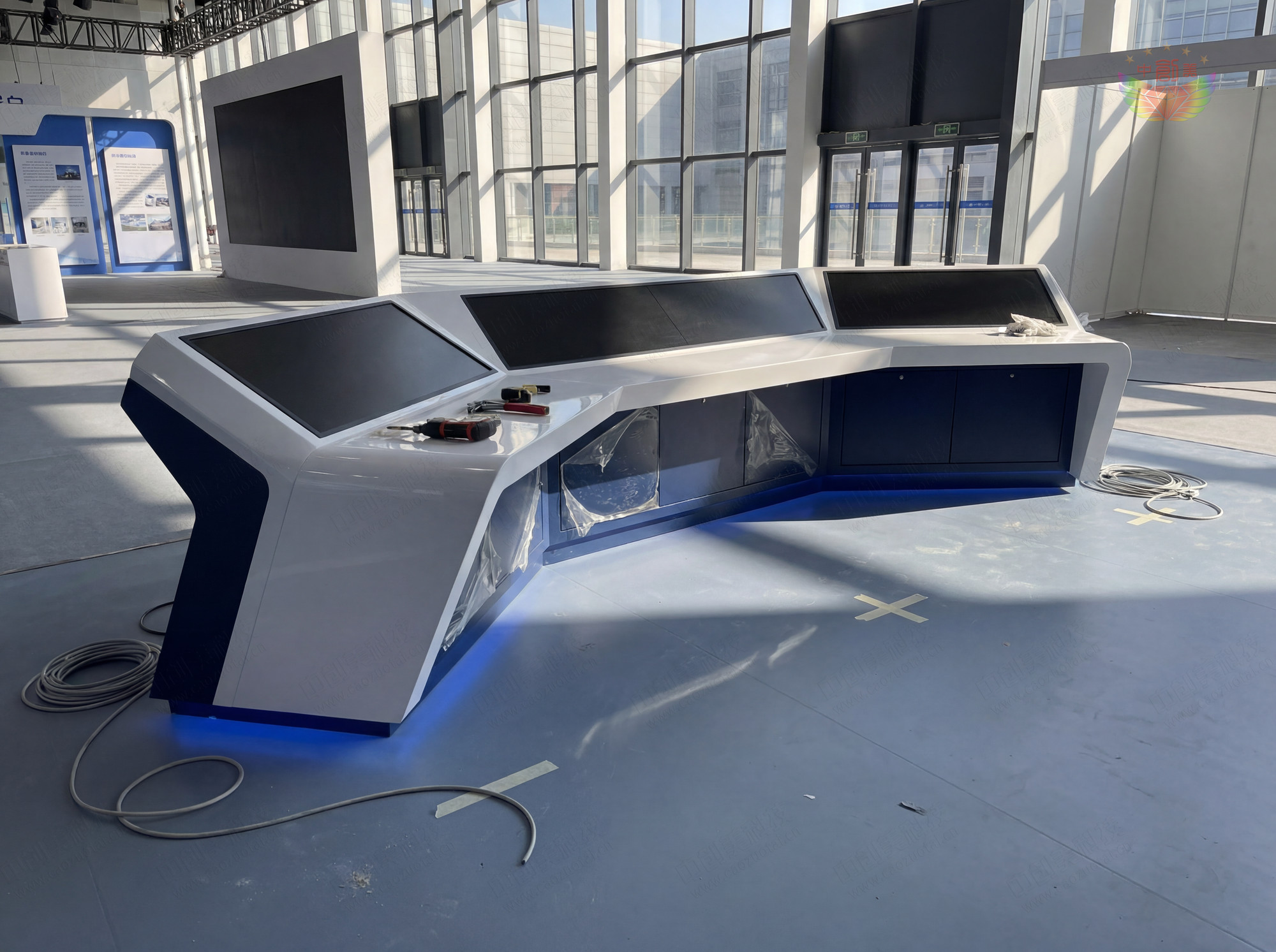 展览展示厅专用斜面操作台图片
