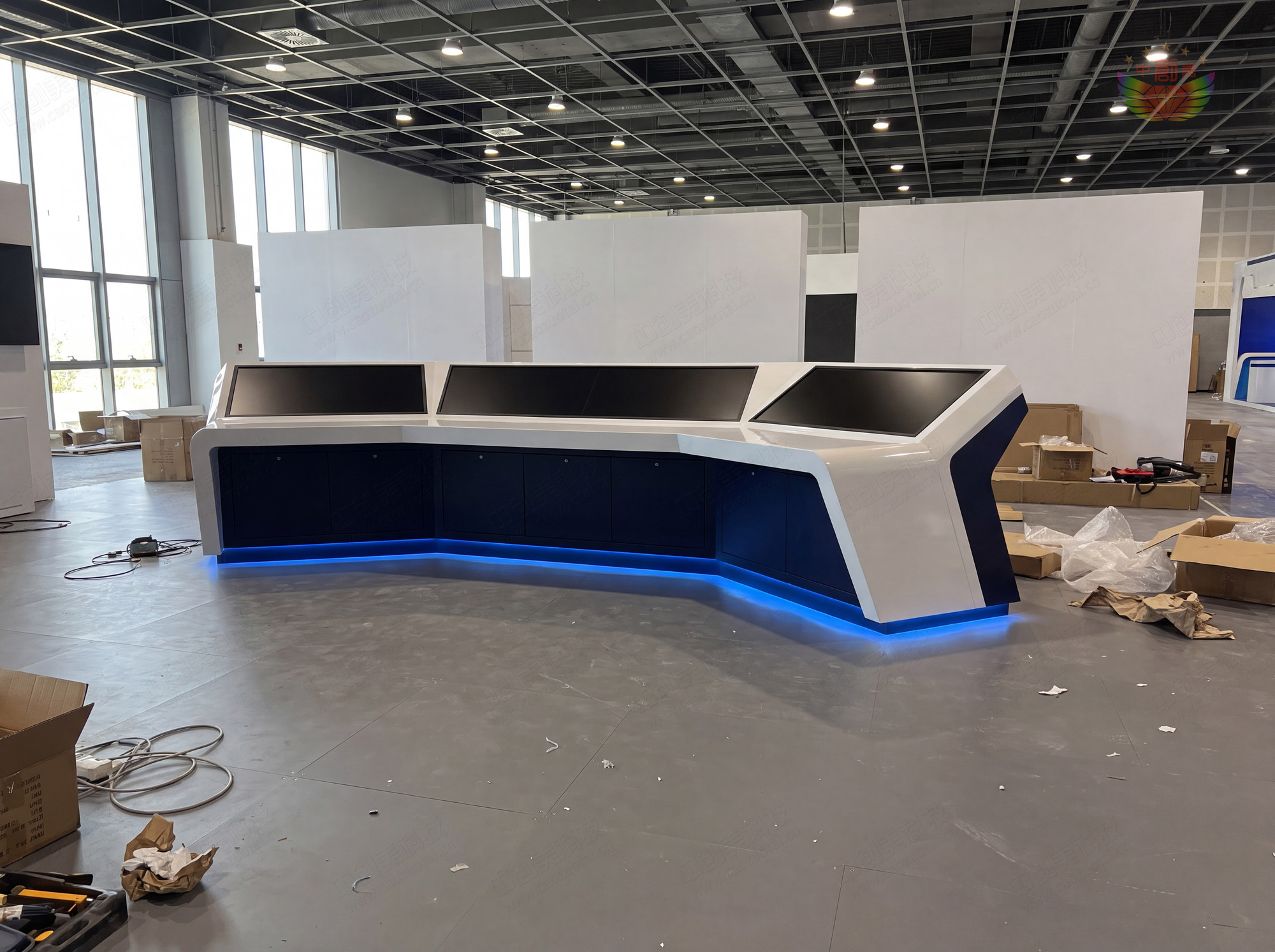 展览展示厅专用斜面操作台款式图