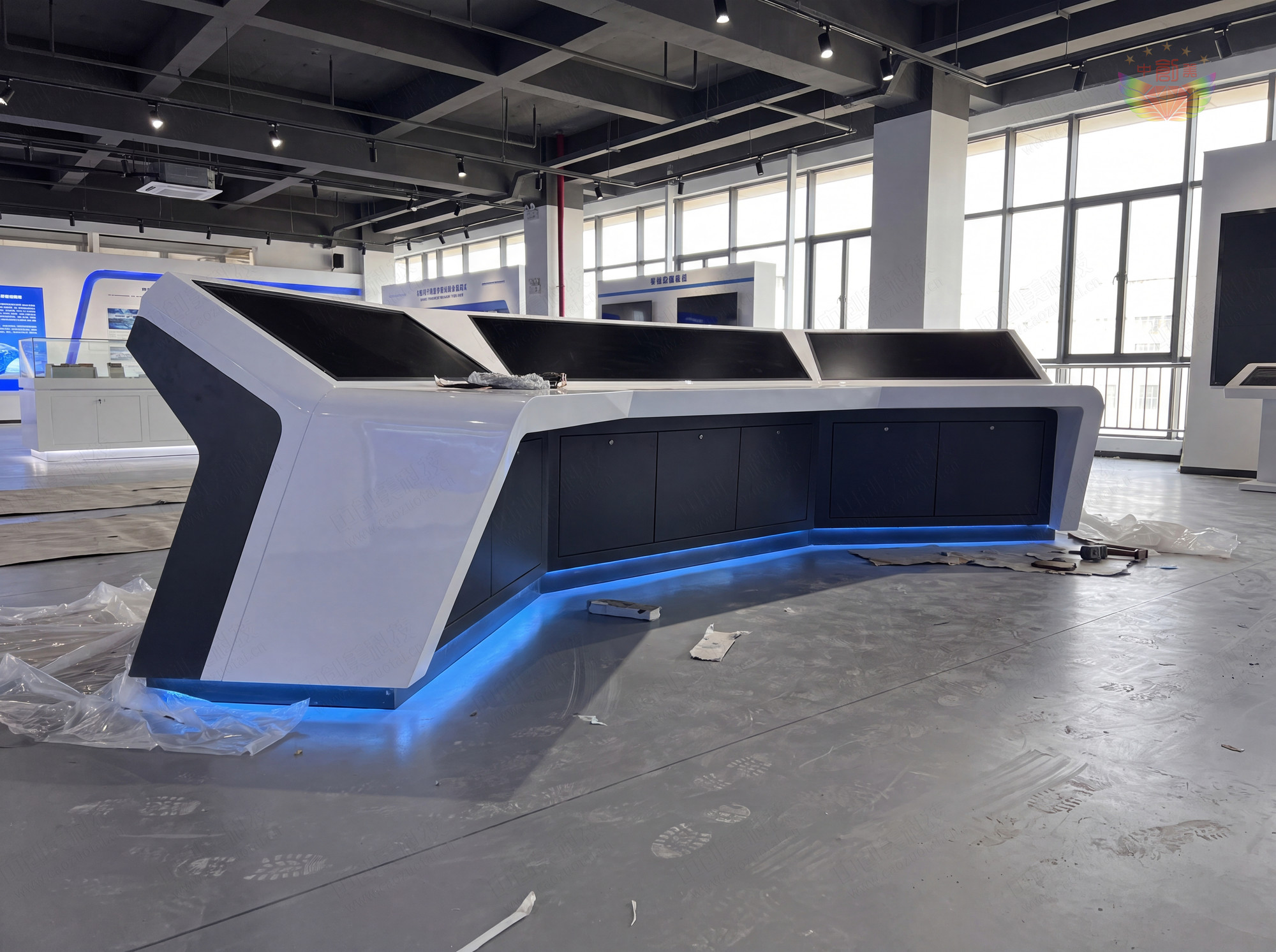 展览展示厅专用斜面操作台效果图
