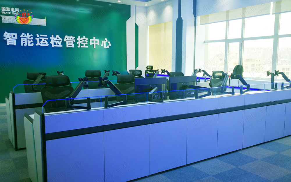 机动合成作战中心控制台现场背视图